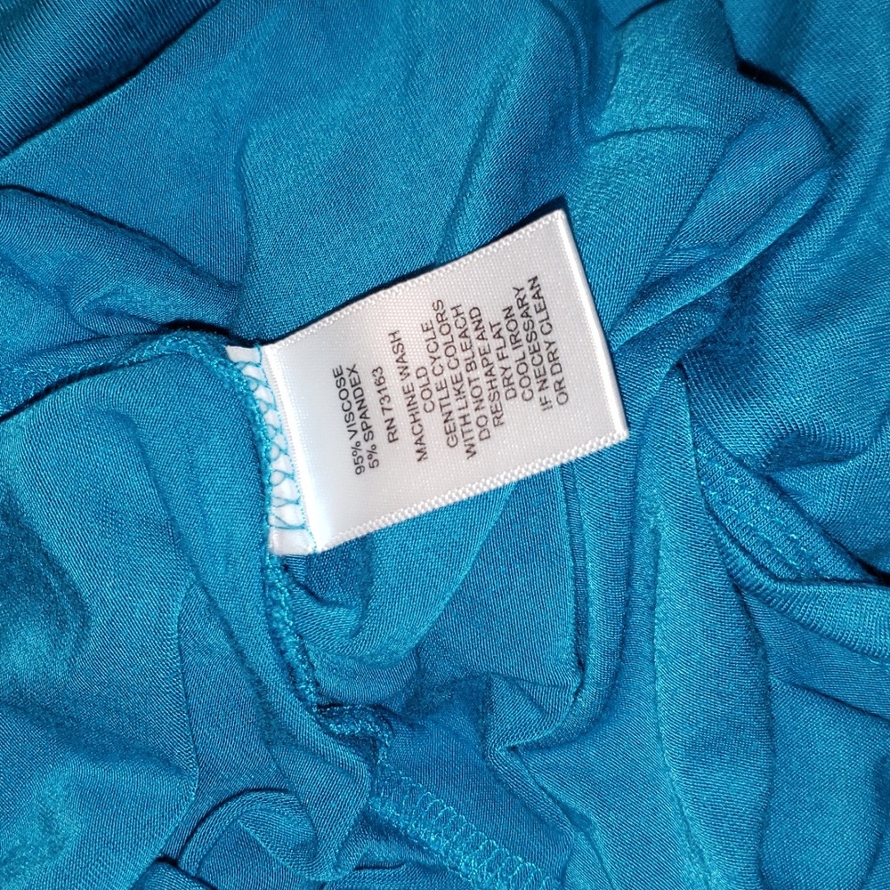 V Neck T Shirt - Picture 4 of 4